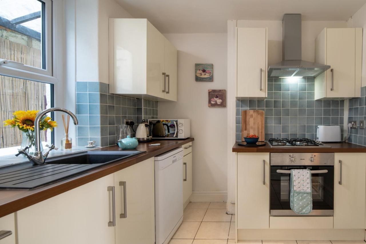 فيلا Windy Ridge Terrace With Beautiful Sea Views, North Wales Coast Old Colwyn المظهر الخارجي الصورة